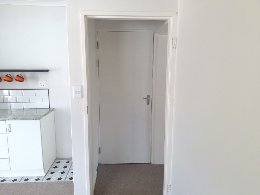 To Let 1 Bedroom Property for Rent in Sunnydale Western Cape